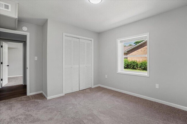 Building Photo - 1844 Brier Ln