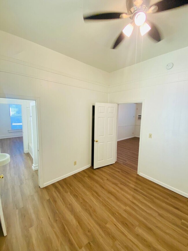 Building Photo - Reserve Now for June 2026! Updated House i...