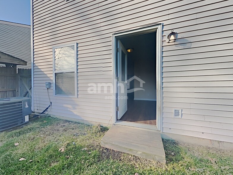 Building Photo - 34 Frostwood Ln