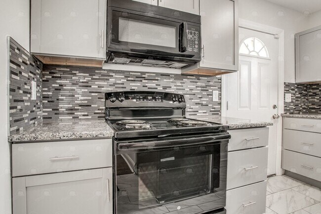 Building Photo - 2510 E 59th St