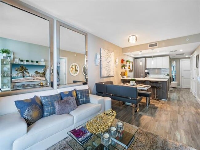 Building Photo - 801 S Miami Ave