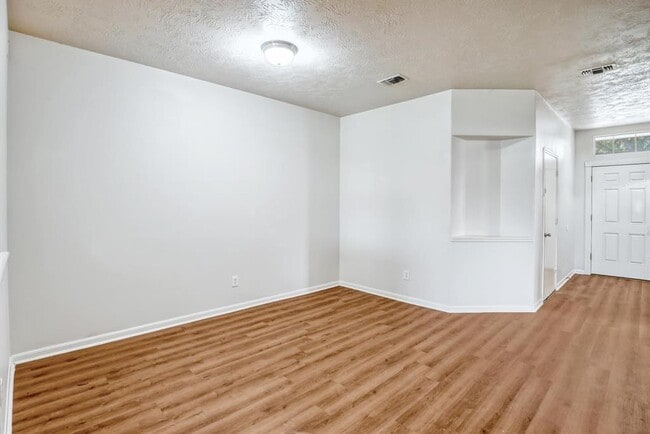 Building Photo - 1526 Rogers Lake Ln