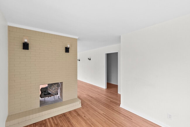 Building Photo - 2501 Fairfax Ave