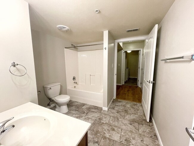 Building Photo - COMING SOON!!! Ground Floor Condo in Lake St Louis!