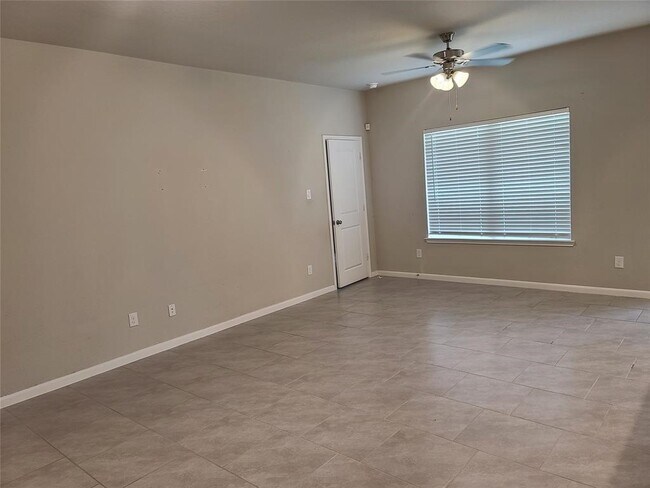 Building Photo - 18315 Pin Oak Lake Dr