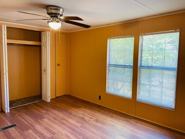 Building Photo - AVAILABLE AUGUST 2026! (Pet Friendly)