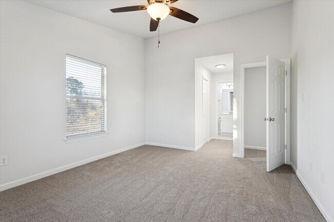 Building Photo - 2BR/2BA Condo Near Langley AFB