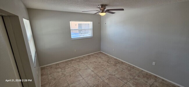 Building Photo - Charming 3BR/2BA Bradenton Home with Extra Storage & Parking