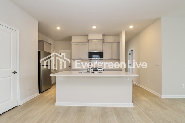 Building Photo - 5543 Hydrangea St