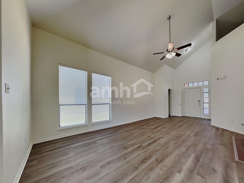 Building Photo - 14815 Cygnus Ct