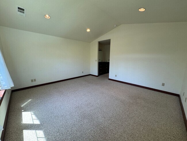 Building Photo - 4br/3bth CRAFTSMAN STYLE HOUSE in Arcata