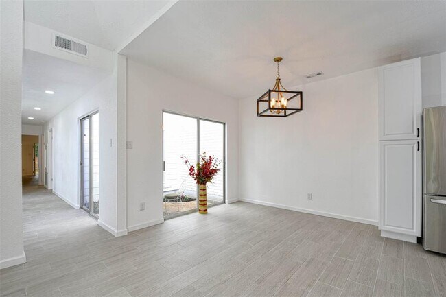 Building Photo - 86 Artesian Way