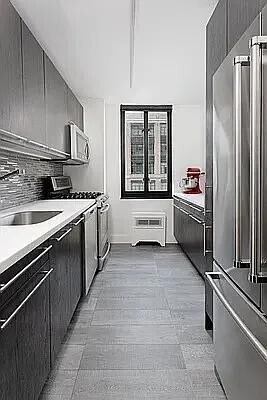 Building Photo - 407 Park Ave S