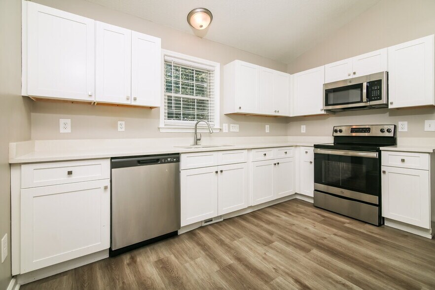 Building Photo - 5413 Drum Inlet Pl