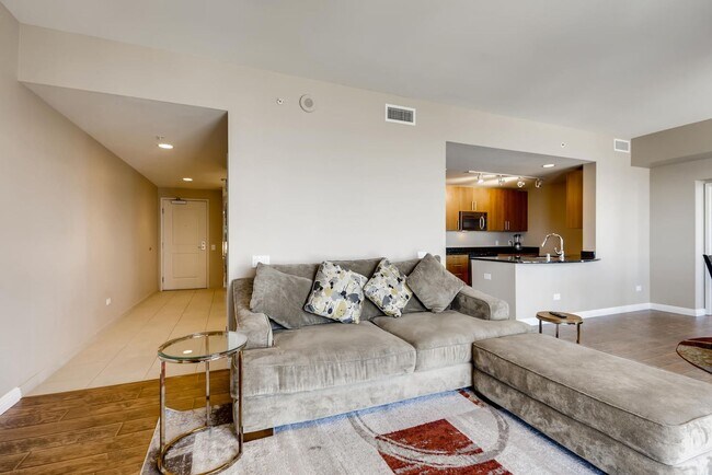 Building Photo - Furnished High rise Just Off the Las Vegas...