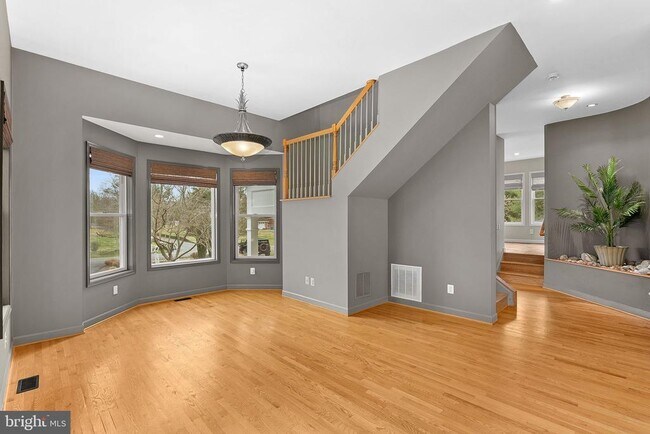 Building Photo - 19451 Youngs Cliff Rd