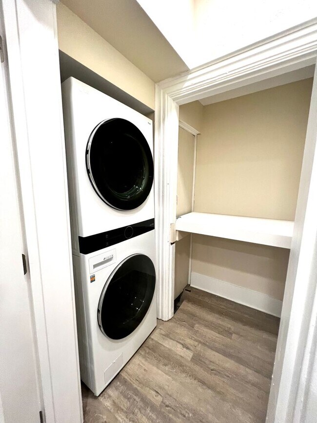 Building Photo - 933 - 320/322 Boggs Avenue