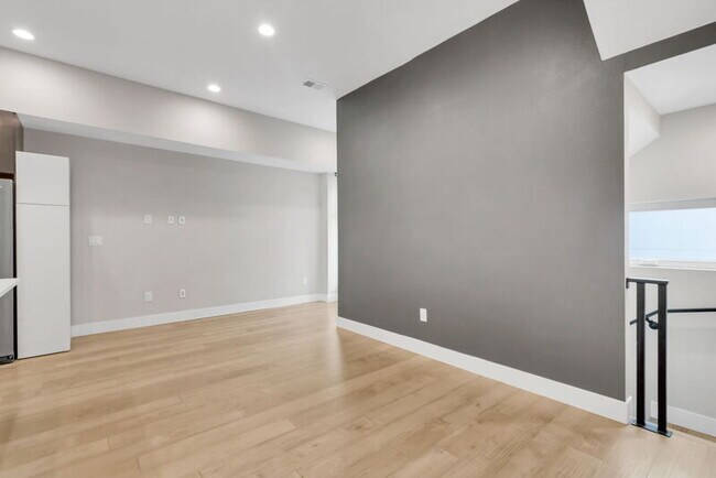 Building Photo - 635 Inca St