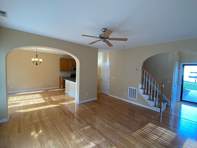 Building Photo - Move-in Ready 3 bed, 2.5 bath home located...