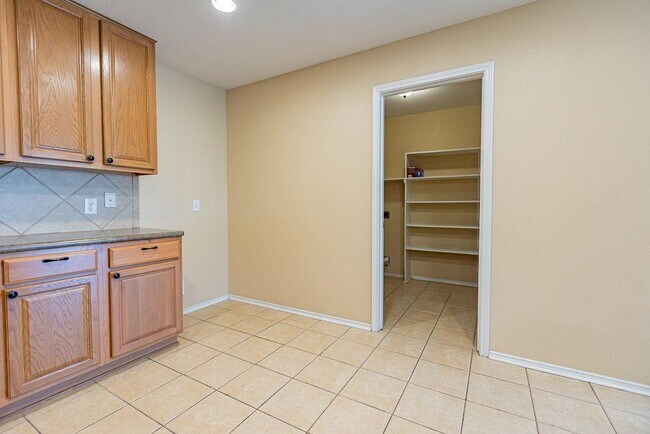 Building Photo - 2019 Woodway Dr