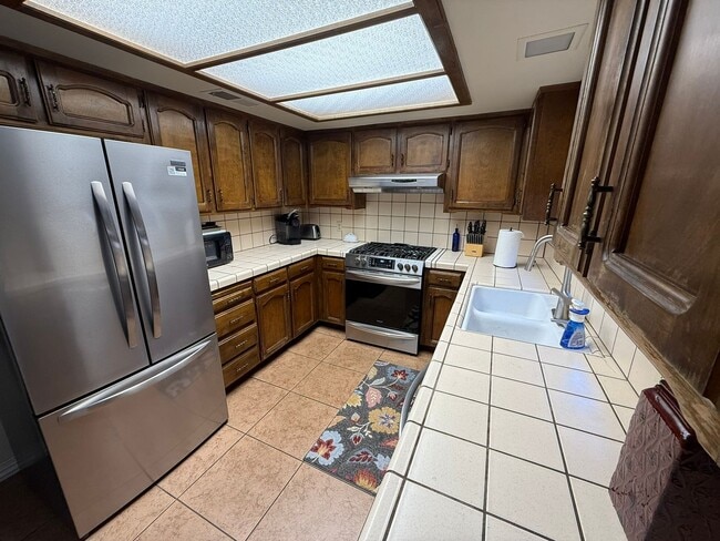 Building Photo - Furnished or UnFurnished Condo