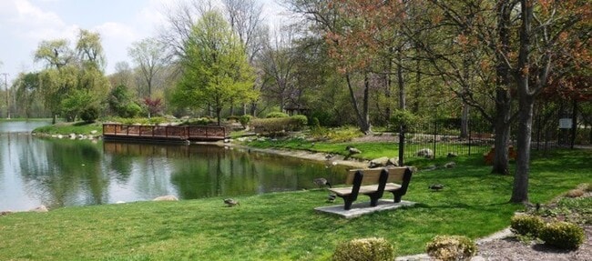 Building Photo - Shelby Twp 2-bedroom, 2-bath condo-style, ...