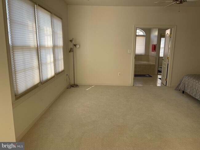 Building Photo - 1607 Seneca Ave