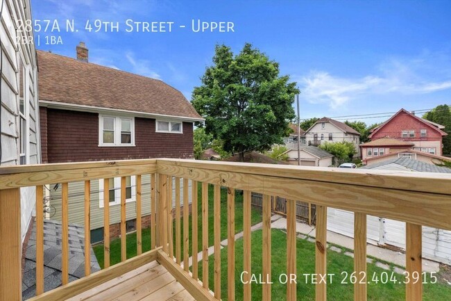 Building Photo - Two bedroom upper duplex in great Milwauke...