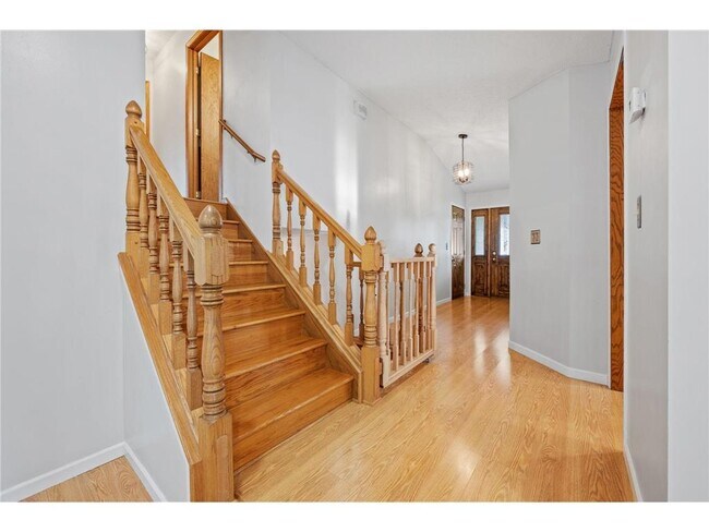 Building Photo - 1008 3rd St NE