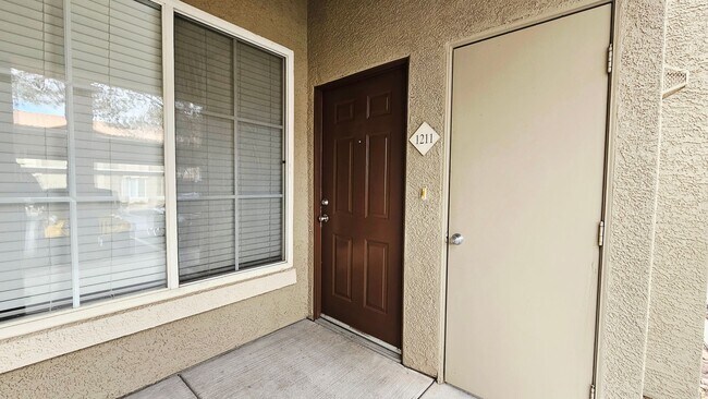 Building Photo - 2 Bed and 2 full Bathrooms Condo for Rent