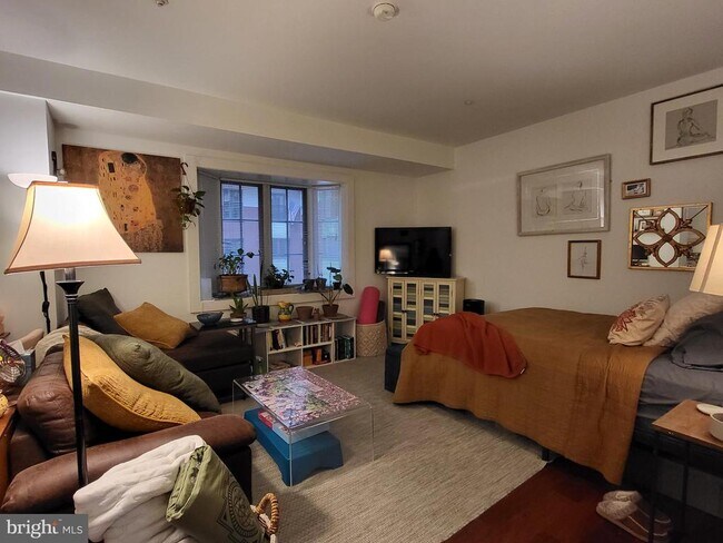 Primary Photo - 219-29 S 18th St