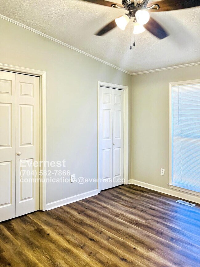Building Photo - 3100 Chenango Dr