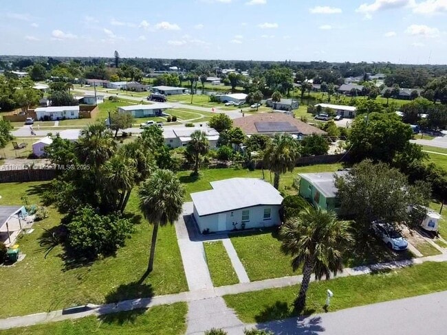 Building Photo - 3460 Normandy Dr