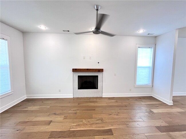 Building Photo - 1372 S Duncan Ave