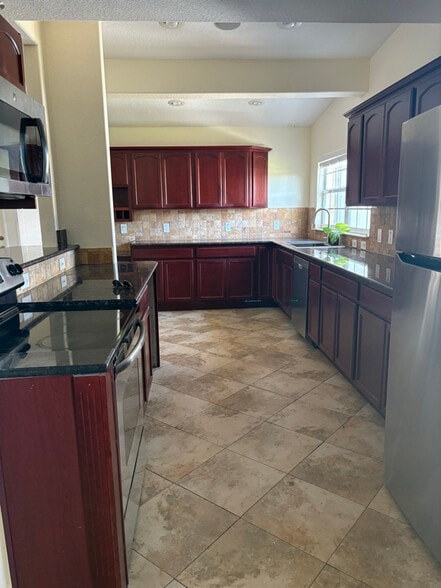 Building Photo - 340 Carrousel Ct