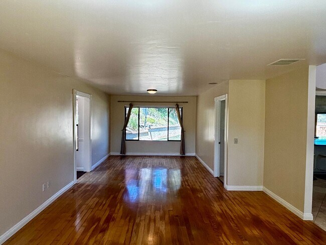 Building Photo - Beautiful La Jolla Alta Home!