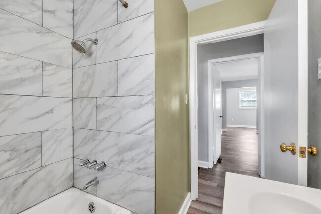 Building Photo - Stylish 3 Bedroom, 2 Bath Ranch with Bright Sunroom and Modern Comforts