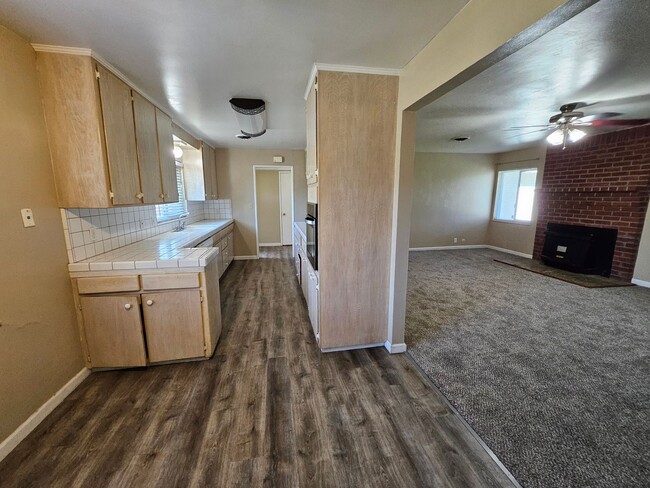 Building Photo - MOVE IN SPECIAL 3 bedroom, 2 Bathroom Home...