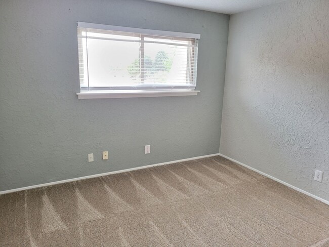 Building Photo - COLONIAL PARK CONDO