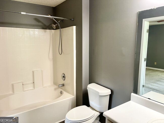 Building Photo - 6619 Saganaw Dr