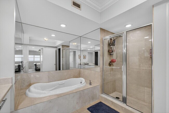 Building Photo - 2650 Lake Shore Dr