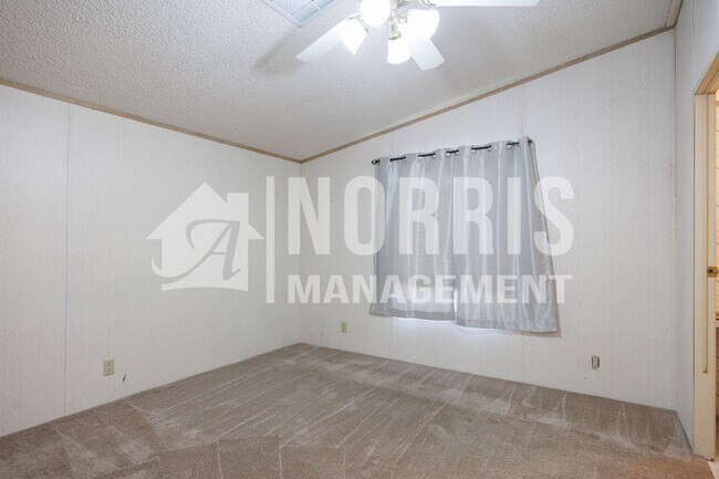 Building Photo - Great Location, Great Home with all Applia...