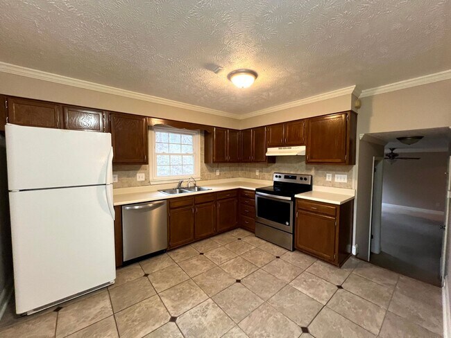 Building Photo - 1233 Wilderness Dr