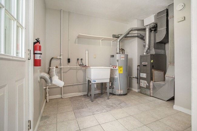 Building Photo - Charming 3-Bed/1-Bath Ranch Style with Garage