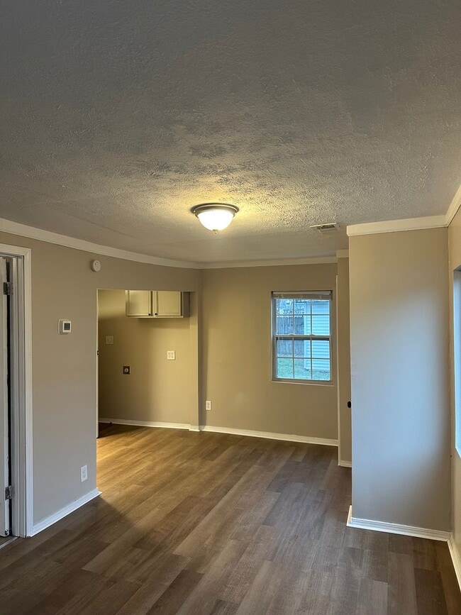 Building Photo - 1 Bedroom 1 Bathroom Home For Rent!