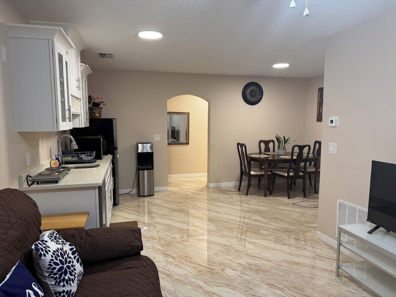 Building Photo - 1355 25th Ave E