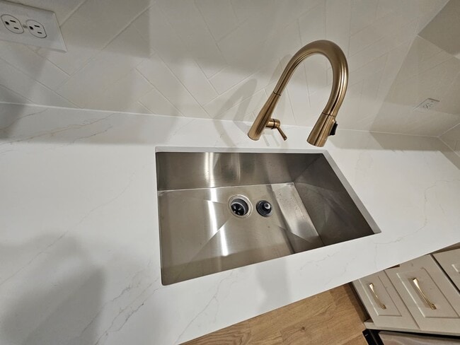 Building Photo - 390 Michael Ln