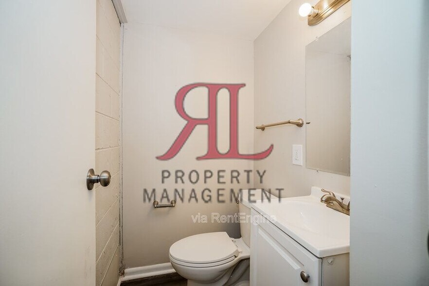 Building Photo - 363 Regents Rd