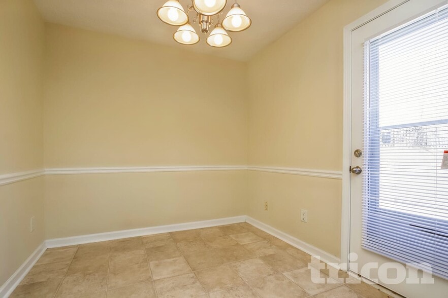 Building Photo - 1436 Little Creek Dr