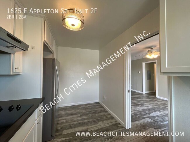 Building Photo - 1625 E Appleton St